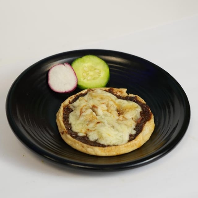 Gordita with Pork Fat and Cheese / Gordita con Asiento y Queso.