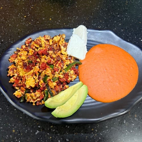 Chorizo And Egg Plate / Plato de Chorizo C/Huevo.
